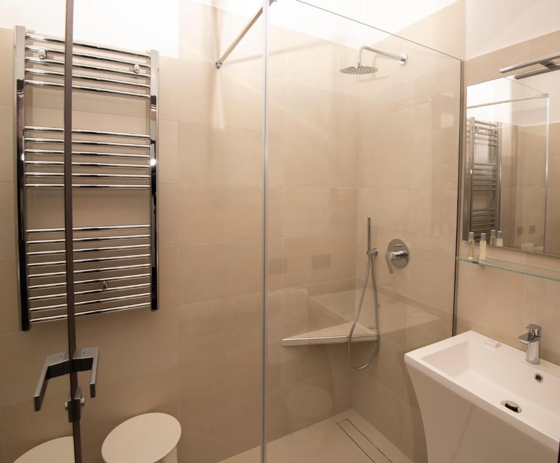 King Room Spa Bath