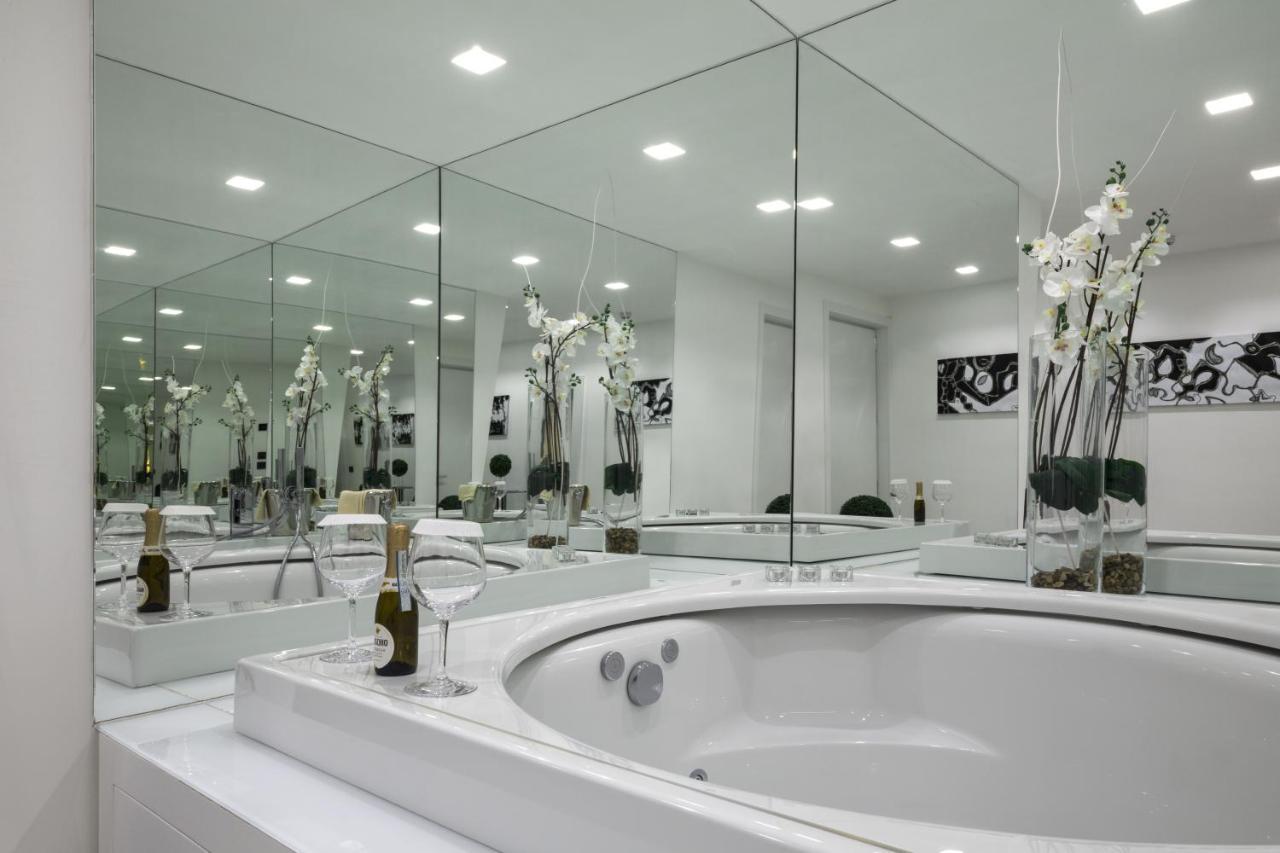 King Suite Spa Bath