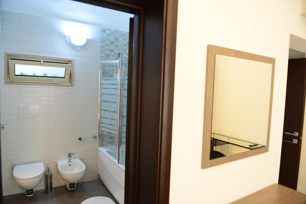 Quarto com Cama de Casal ou 2 de Solteiro