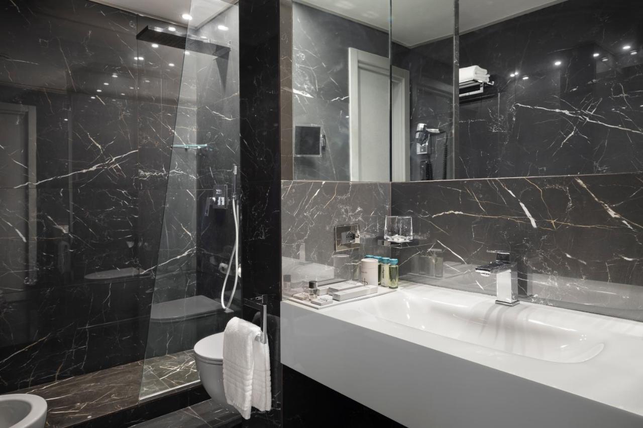 King Suite Spa Bath