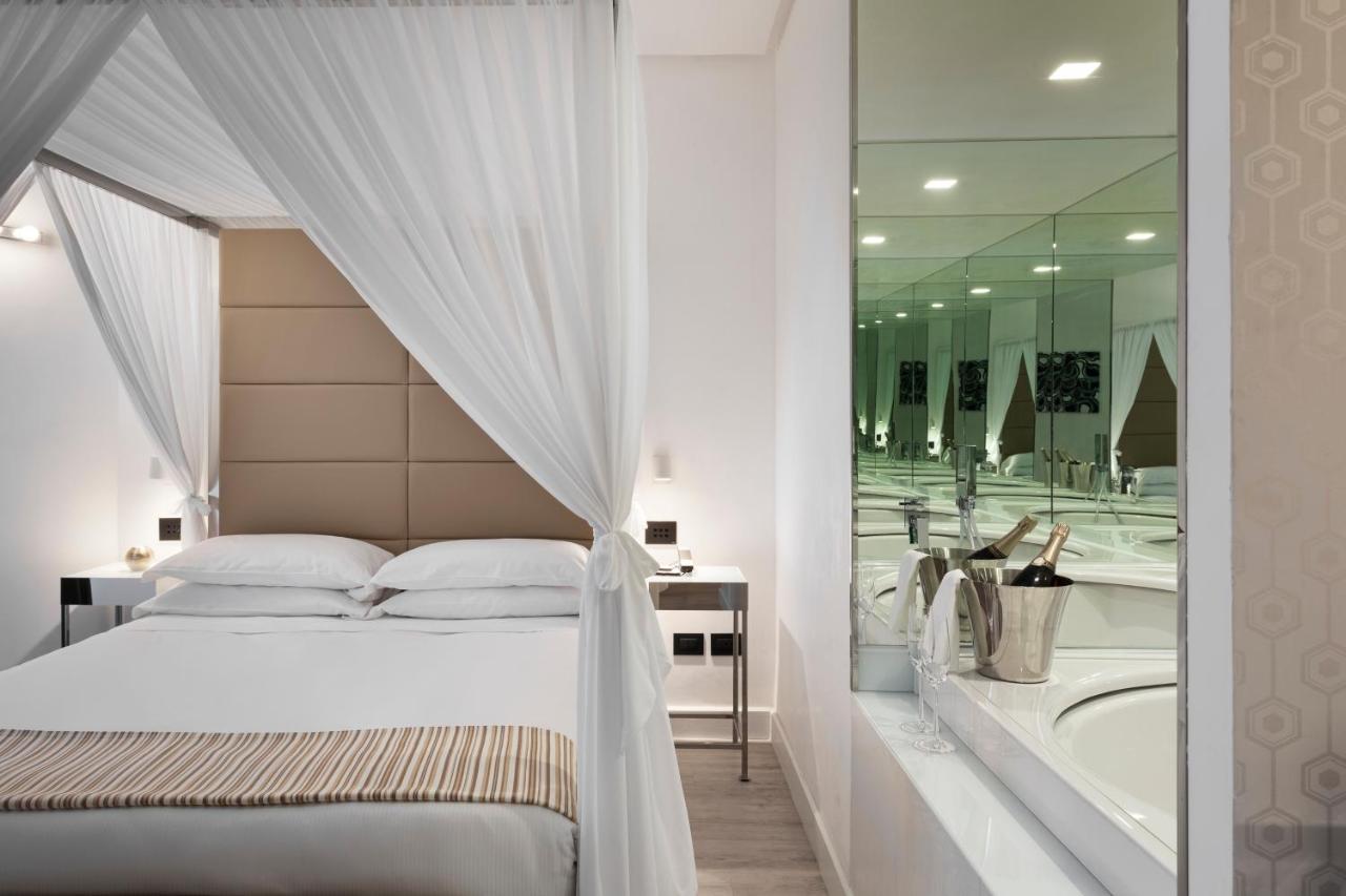 King Suite Spa Bath