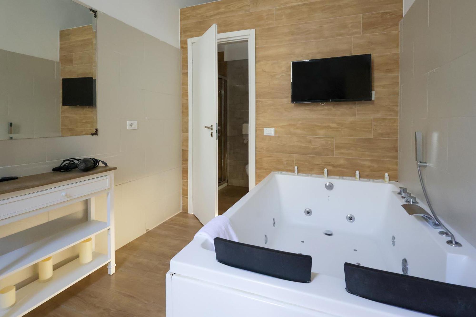 Suite Spa Bath