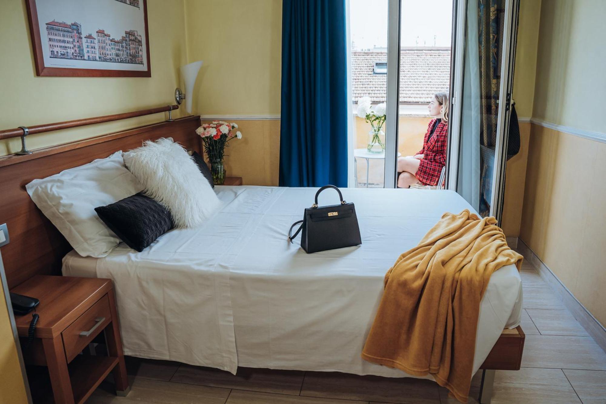 Camera Matrimoniale Smart con Letto a una Piazza e Mezza e Terrazza