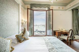 Deluxe Double or Twin Room with Grand Canal View