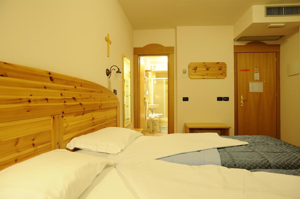 Double or Twin Room Standard