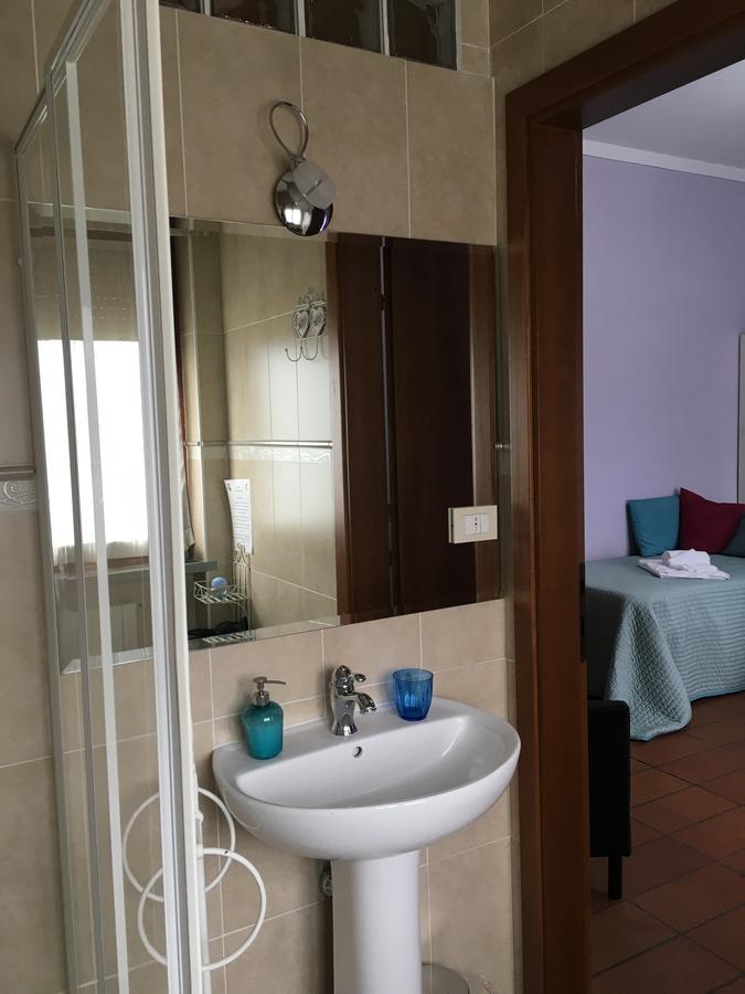 Tweepersoonskamer met 1 of 2 Bedden en Gedeelde Badkamer