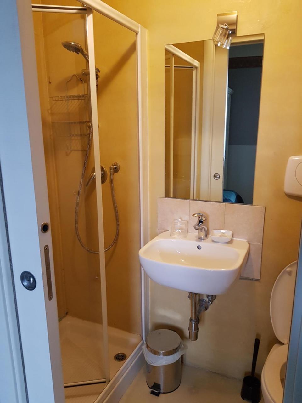 Chambre Triple avec Salle de Bains Privative