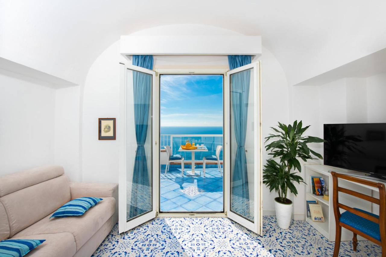 Junior Suite with Terrace and Sea View