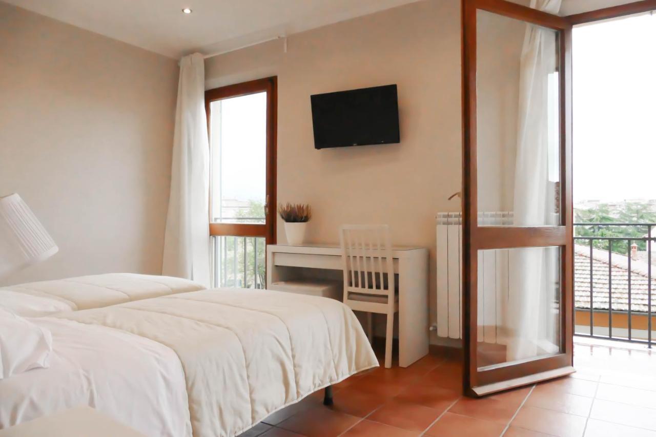 Tweepersoonskamer met 2 Aparte Bedden en Eigen Externe Badkamer