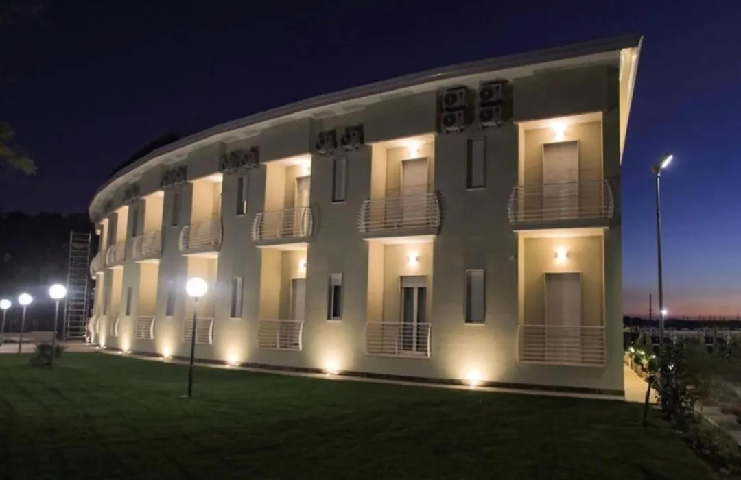 Hotel Holiday-1