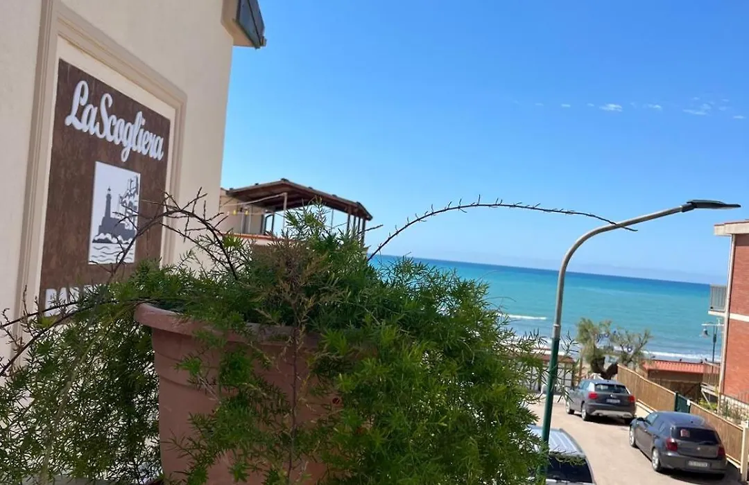 Hotel La Scogliera-1