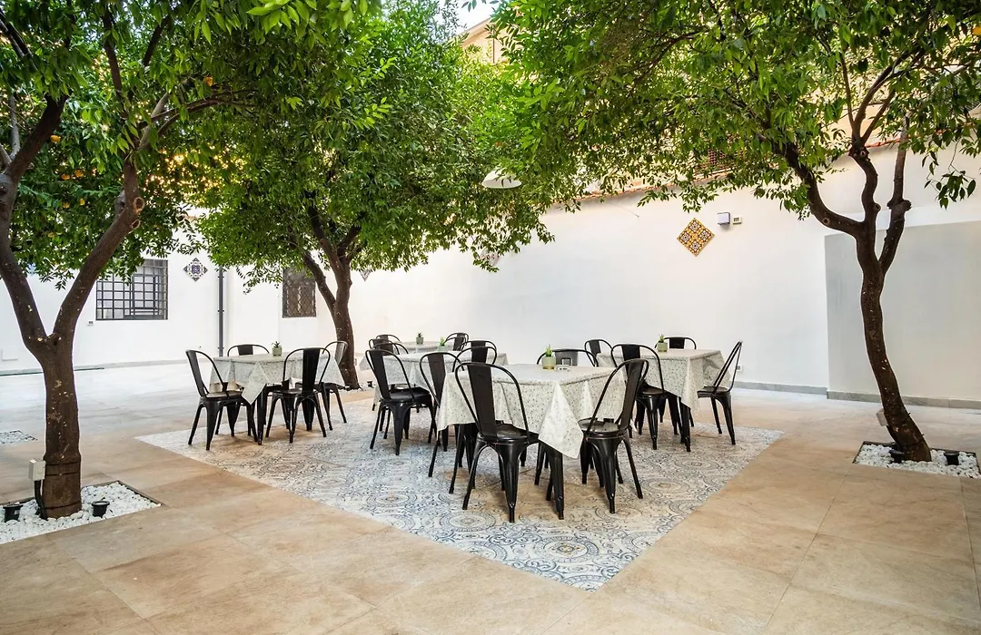 Garden House: Apartments And Rooms For Holidays-1