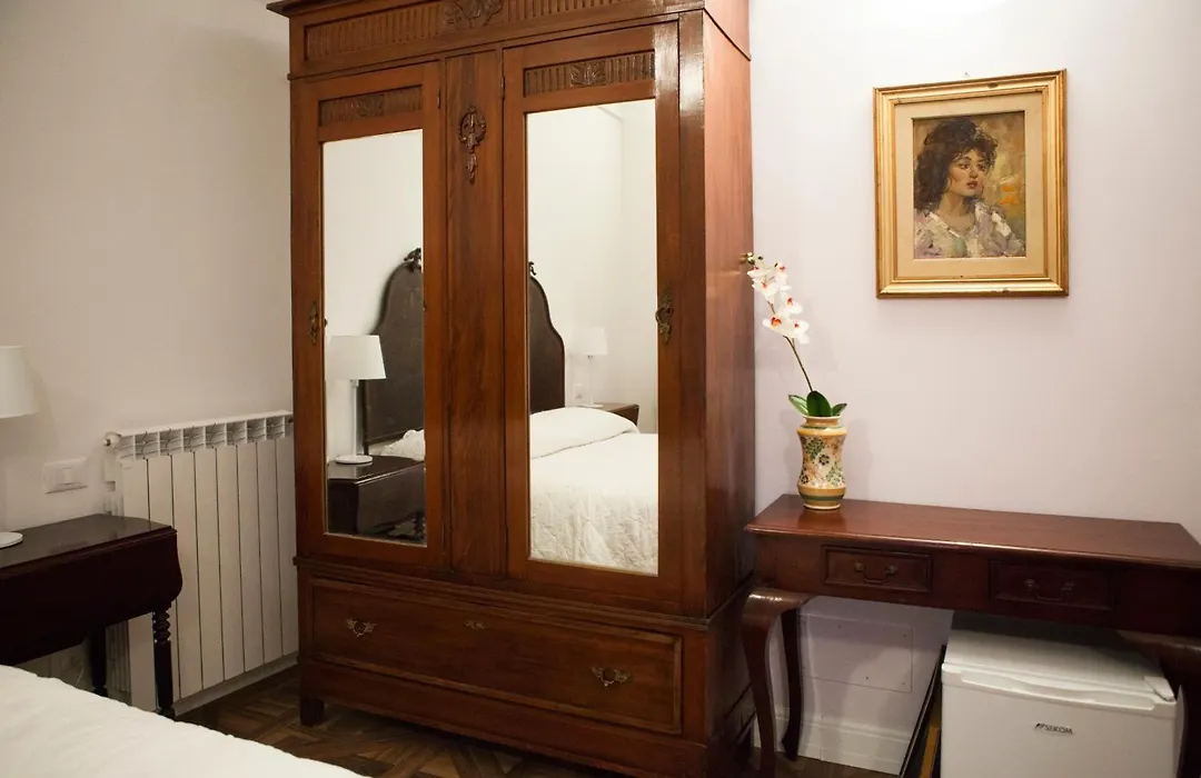Demetra Rooms-1