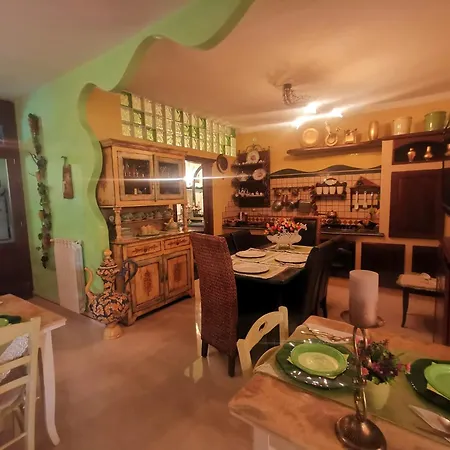 Queen's Luxurious House-3