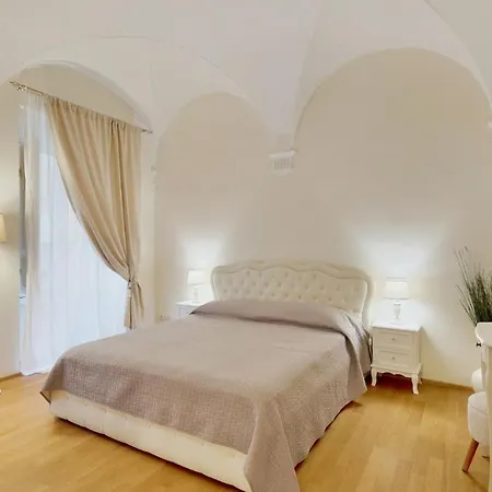 Palazzo De' Vecchi-3