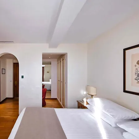 Hotel Villa Cipriani - Preferred Hotels & Resorts-3