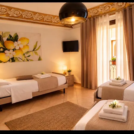 B&B Le Lumie L' Antico Cortile Camere Con Cucina Privata With Private Kitchen-2